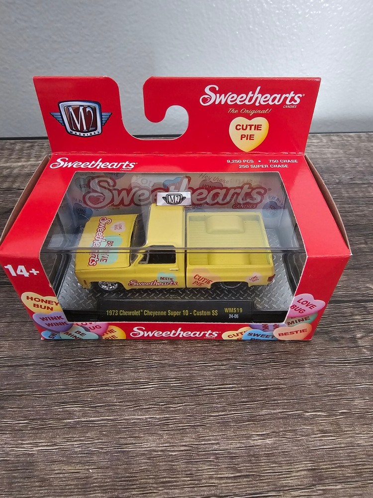 M2 Machines 1:64 Diecast 1973 Chevrolet Cheyenne Super 10 Custom SS Sweethearts