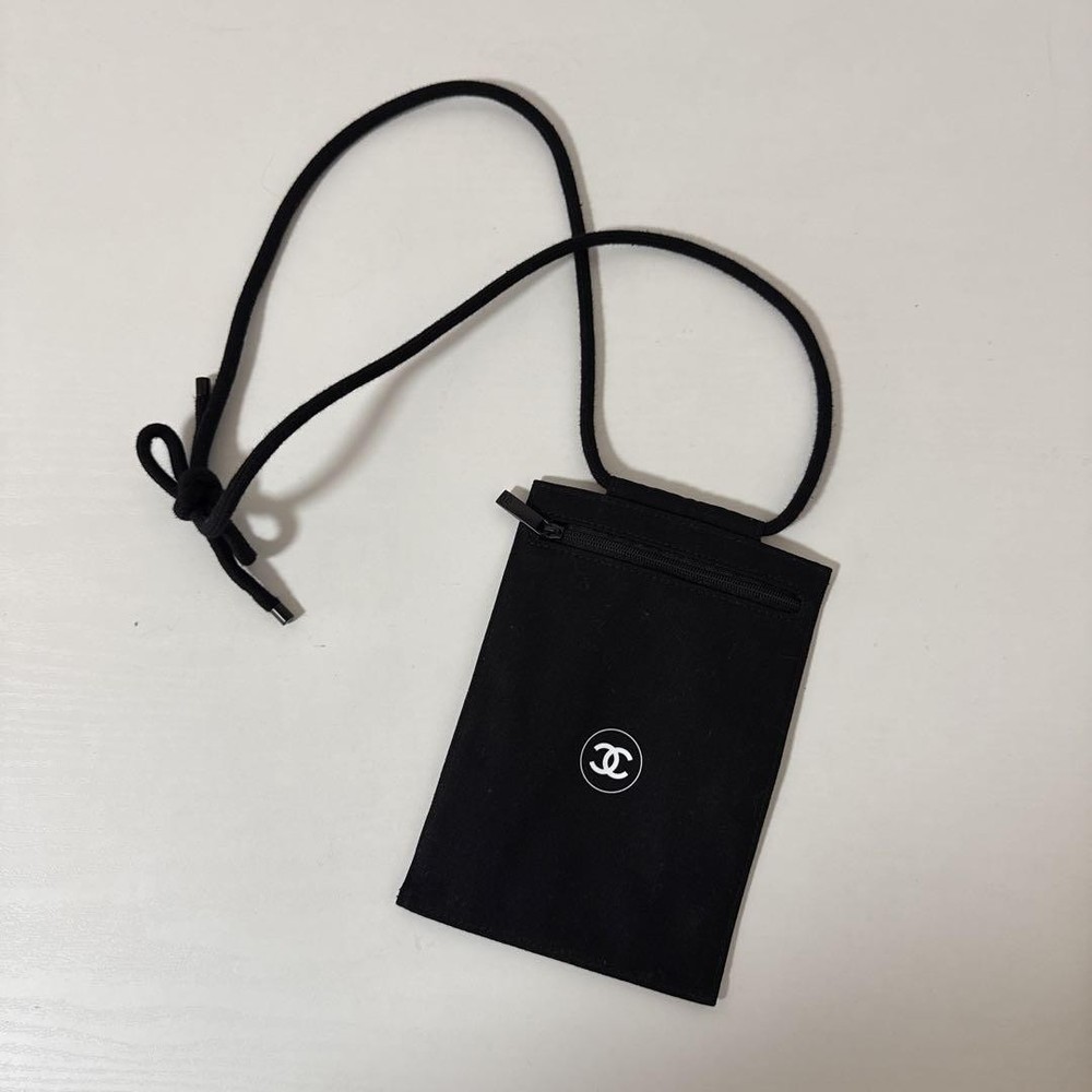 CHANEL BEAUTE Black Pouch Gift Set Limited Clearance FO440516  -image