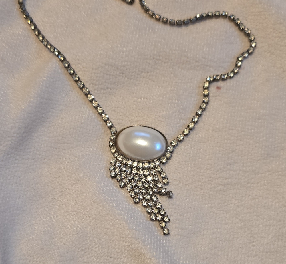 Vintage Silver Tone Chain Necklace Oval Glass Pendant Rhinestone Faux Pearl