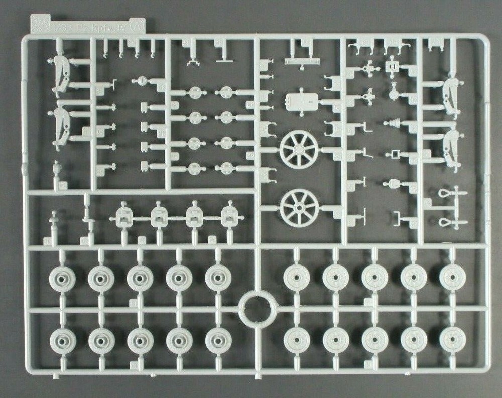 1/35 Scale Dragon Heuschrecke IVb Grasshopper Kit 6439 Parts Tree A