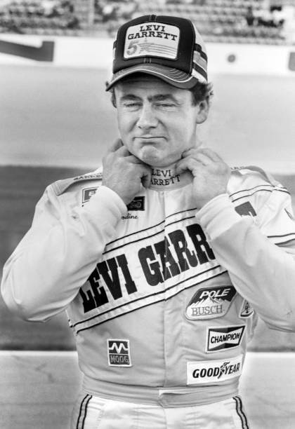 Geoffrey Bodine Poses For Photographers Prior To The Start 1986 OLD PHOTO 1