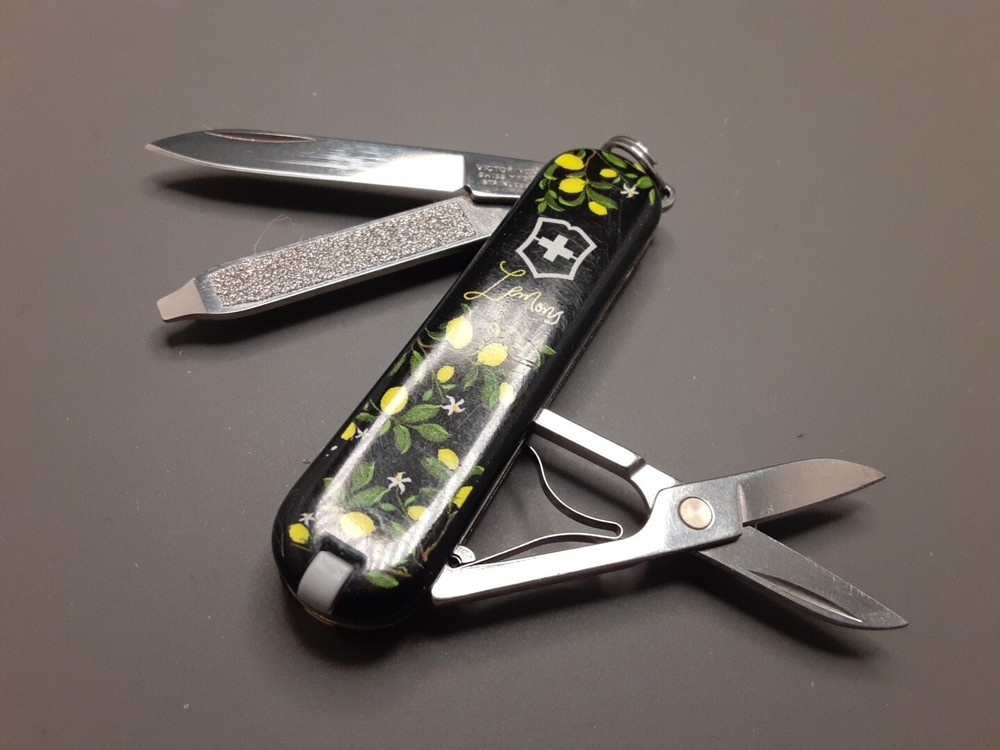 Victorinox Classic SD Limited Edition Lemons Swiss Army Pocket Knife r1