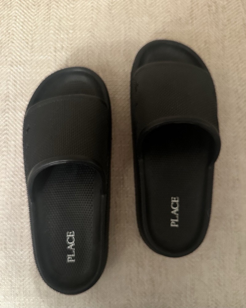 Children’s Place Black Slide Sandals  w Star Cutouts - Size 2