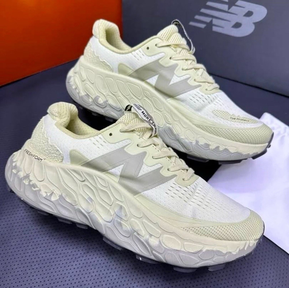 New Balance Fresh Foam More Trail v3 Pistachio Butter Trail Men’s 6 Woman’s 7.5