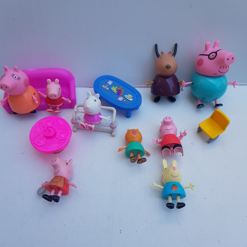 Peppa Pig Family Lot of Action Figures Furniture & Playset Toys Bundle Jazwares