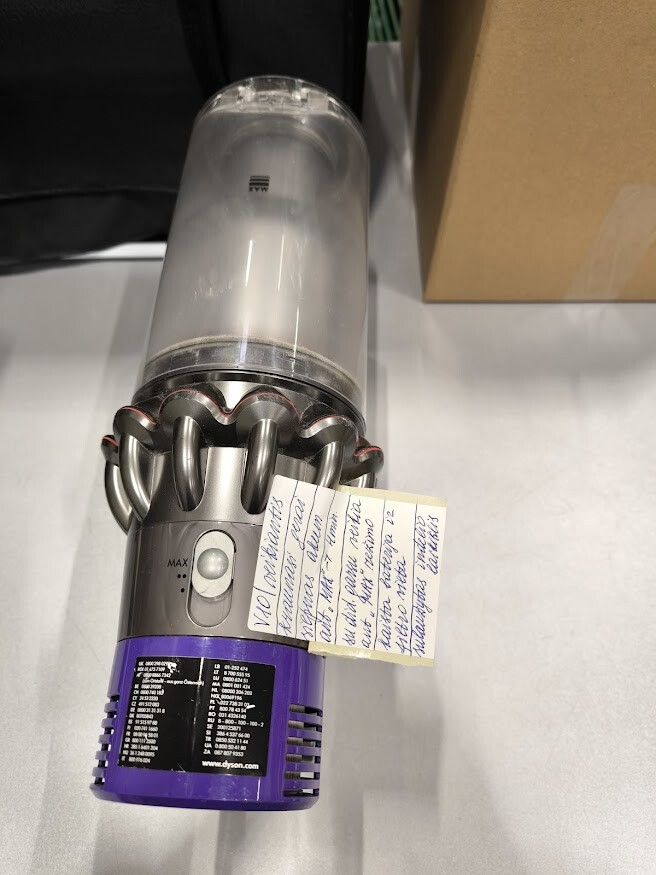 Dyson V10 Vacuum Used Weak Battery Noisy No Accessories