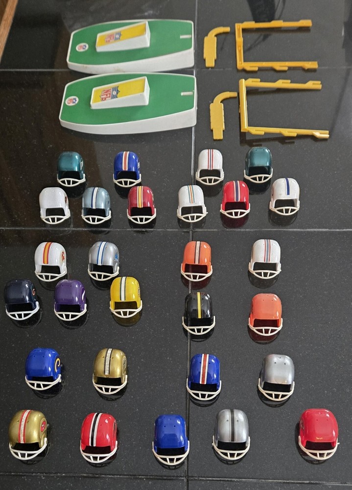 NFL O.P.I. Gumball Helmet Set 28 Teams With 2 Goalposts ( 1 Hook Repaired) 80s