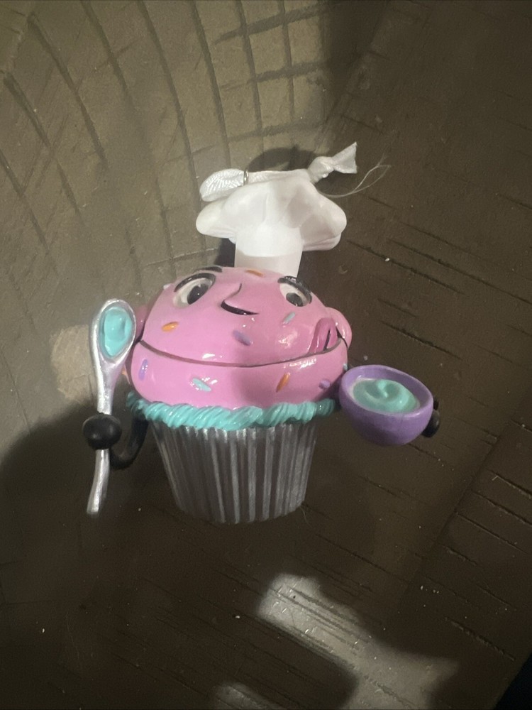 New Cupcake Ornament Unqiue Chef Cook Hat Bowl Spoon Cooking Christmas Baker