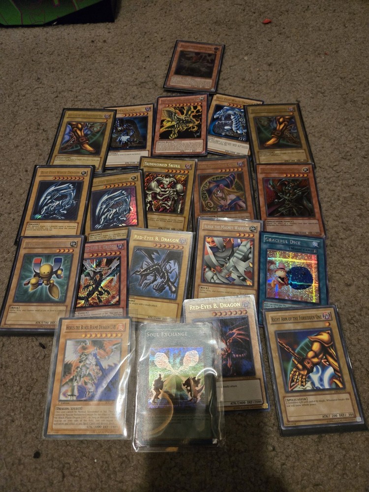 20 PACK OF YU-GI-OH CARDS EARLY 2000S