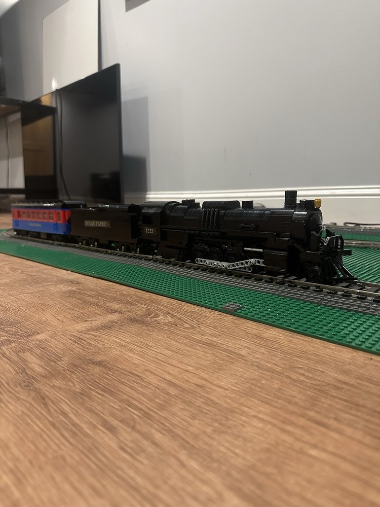 Lego Polar Express 9V Custom Train MOC with Working Smoke Stack
