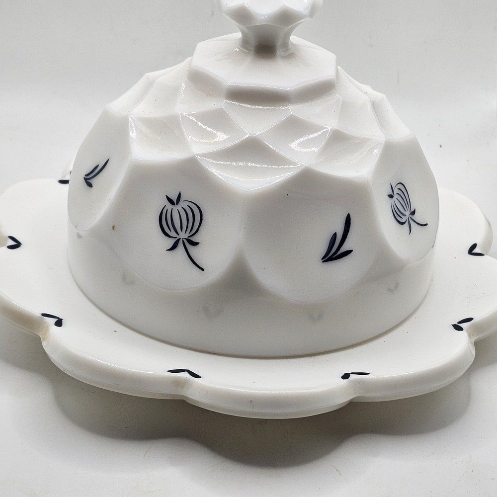 L.E. Smith Blue Onion White Milk Glass Round Butter Dish Vintage