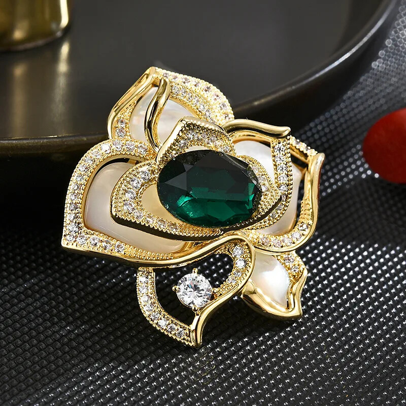 Retro New Green Crystal Brooch High-end Women's Luxury Atmospheric Accessories