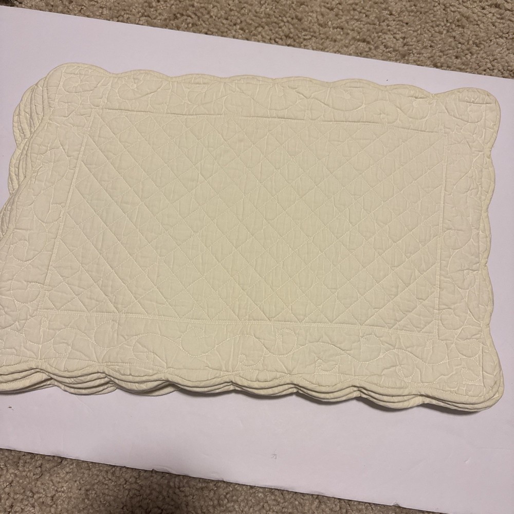 NWT Pottery Barn Placemats Cotton Quilted Boutis (similar Design) 6 Placemats
