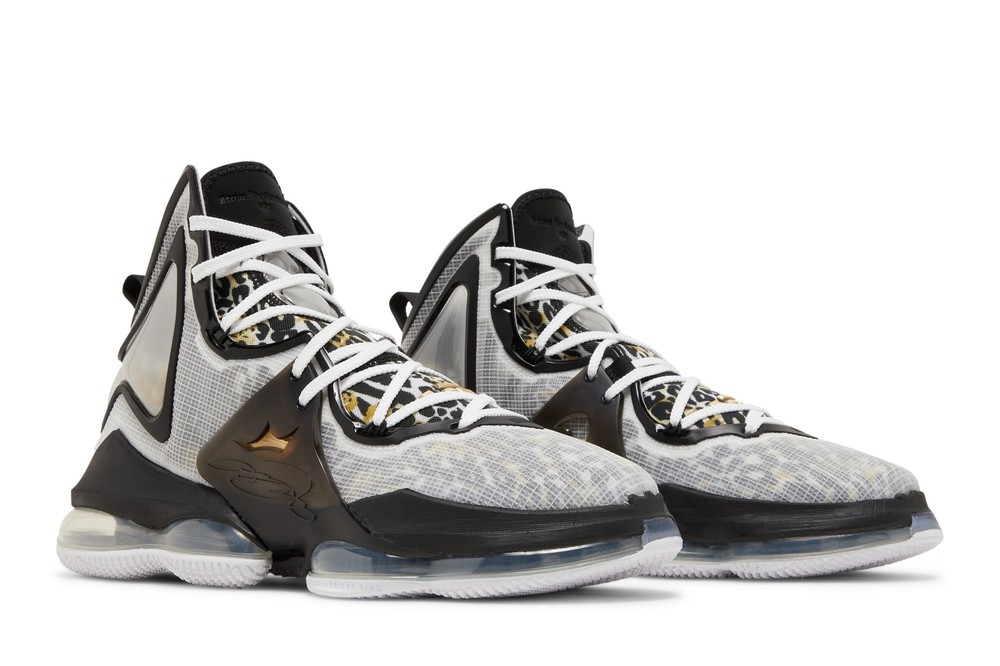 Nike LeBron 19 CZ0203-100