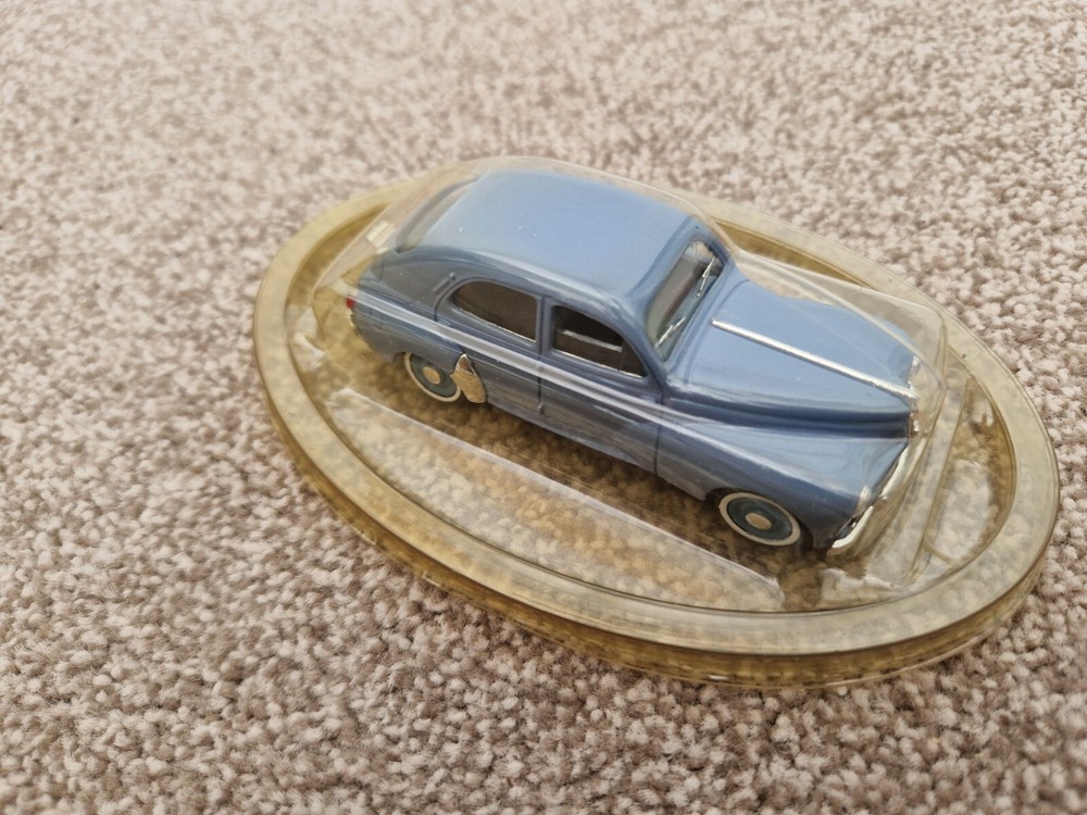 CORGI SOLIDO 1/43 CLASSIC PEUGEOT 203 DIECAST MODEL CAR