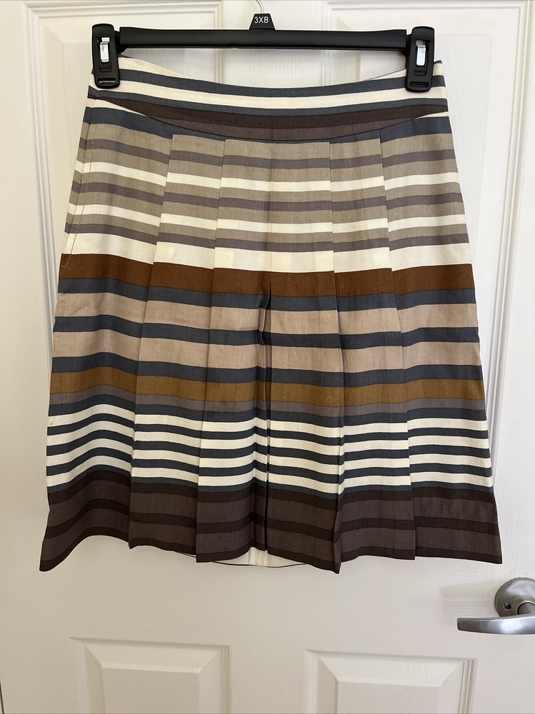 SALE ! Banana Republic Pleated Skirt With Horizontal Striped Pattern Size 4