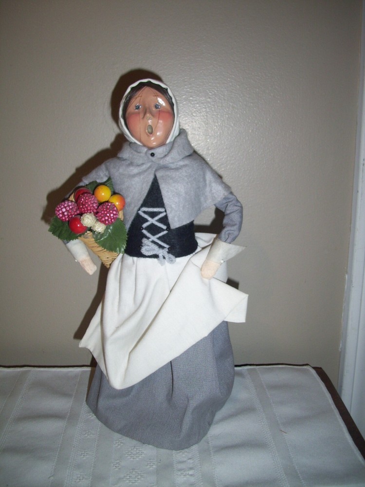 1996 Byers Choice The Carolers Signed Pilgrim Woman with Cornucopia