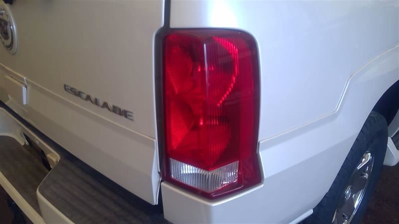 Passenger Right Tail Light Fits 02-06 ESCALADE 5378915