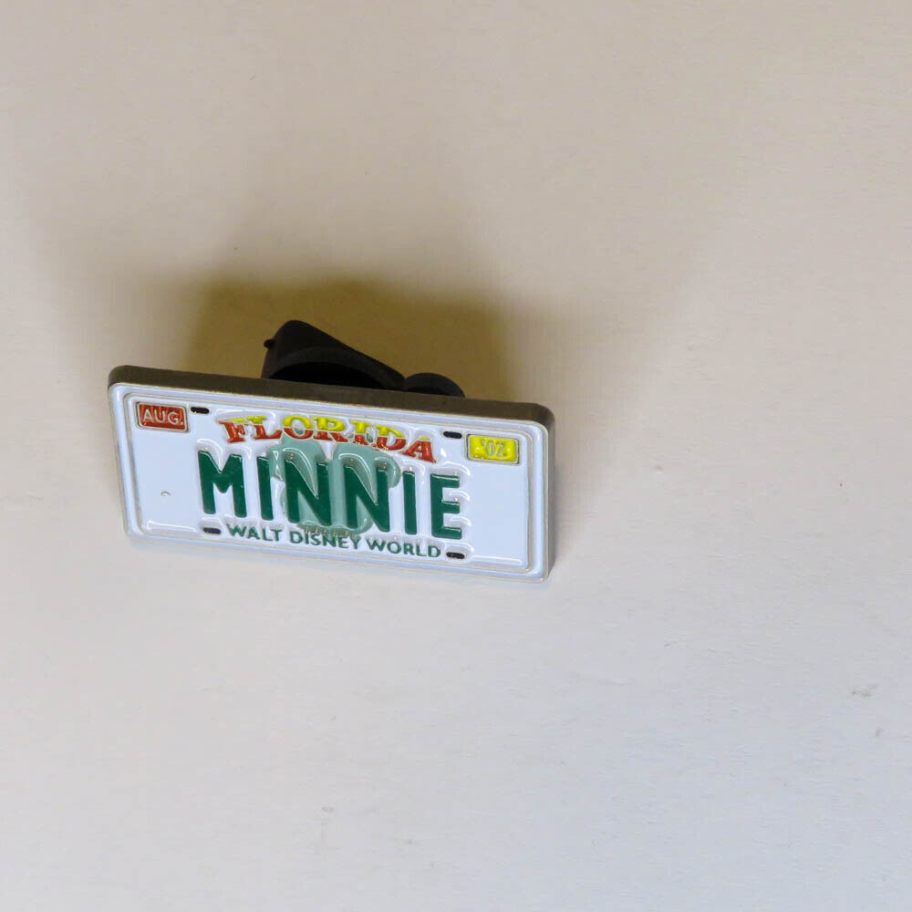 Disney WDW Minnie Mouse license plate cast lanyard series pin