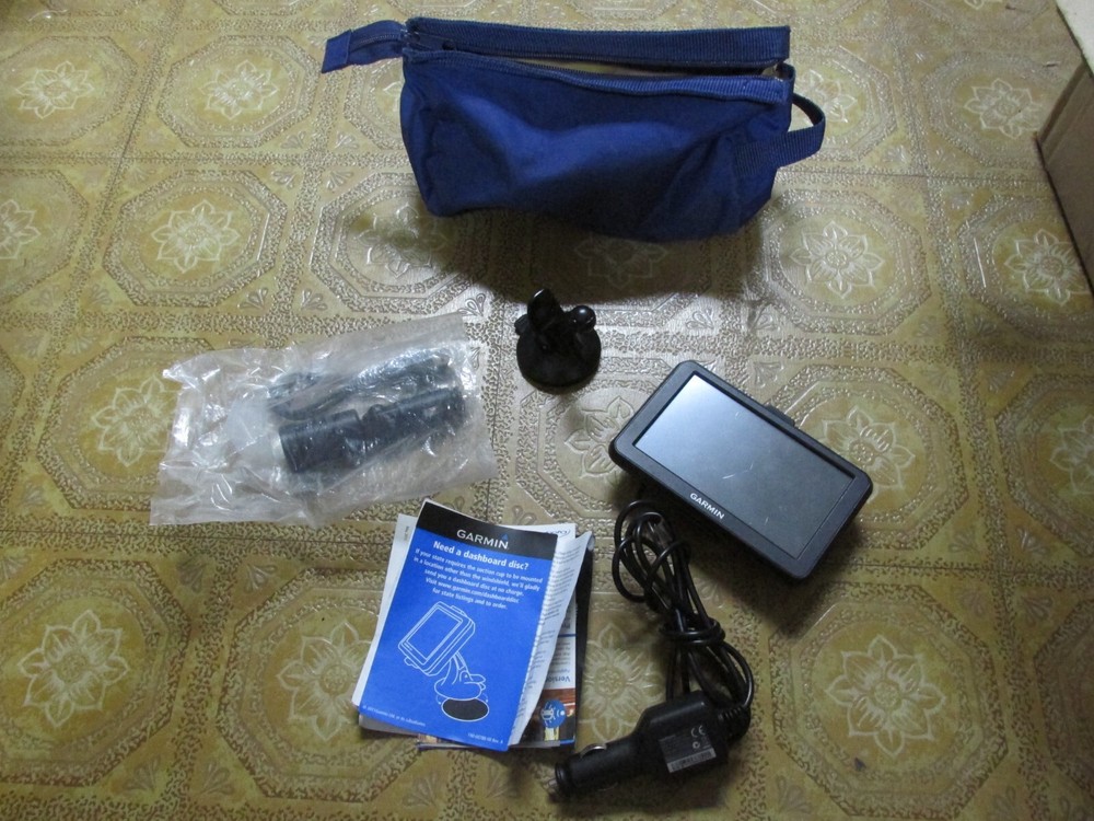 Garmin GPS Bundle Includes Instructions and Carry Case