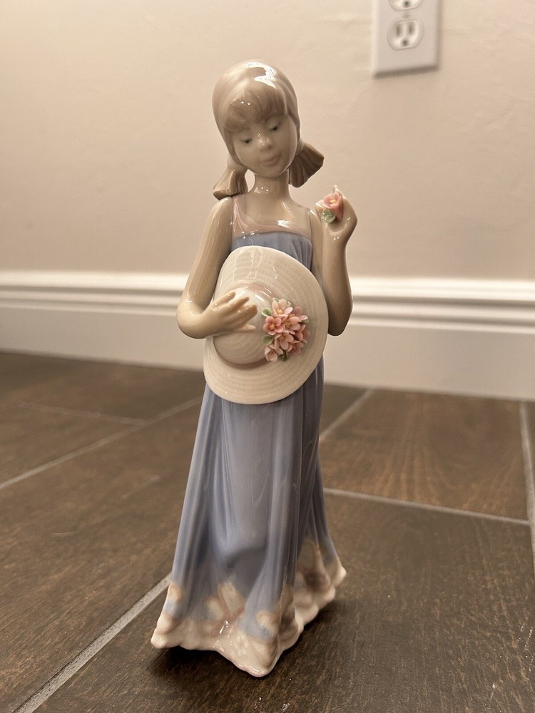 Lladro Courtney Retired 2017 Figurine 8 Inches Tall with Original Box