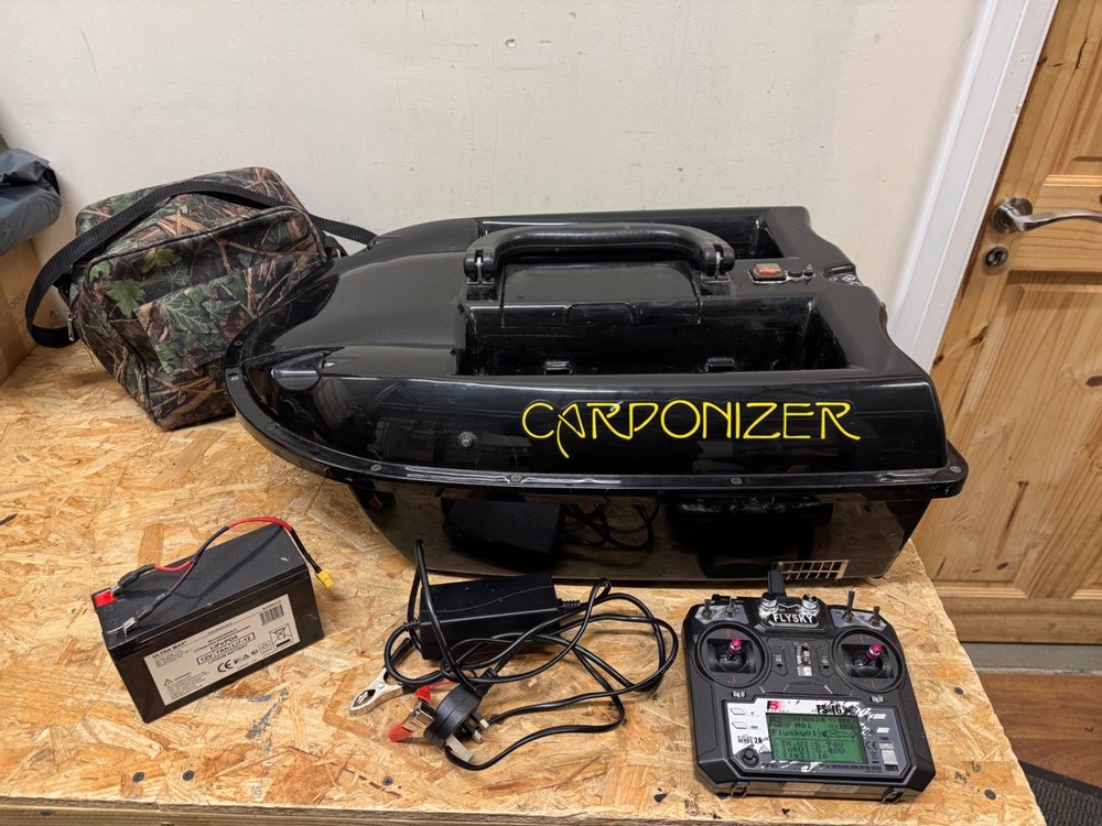 CARP FISHING TACKLE - CARPONIZER WAVERUNNER MK4 UPGRADED BAIT BOAT & EXTRAS