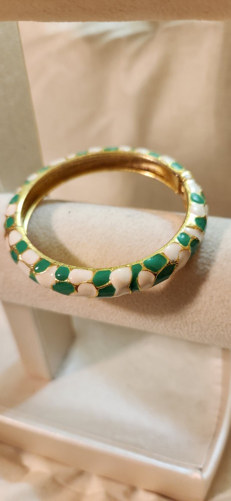 Vintage Green White Enamel Bangles Bracelet Elegant Retro Style