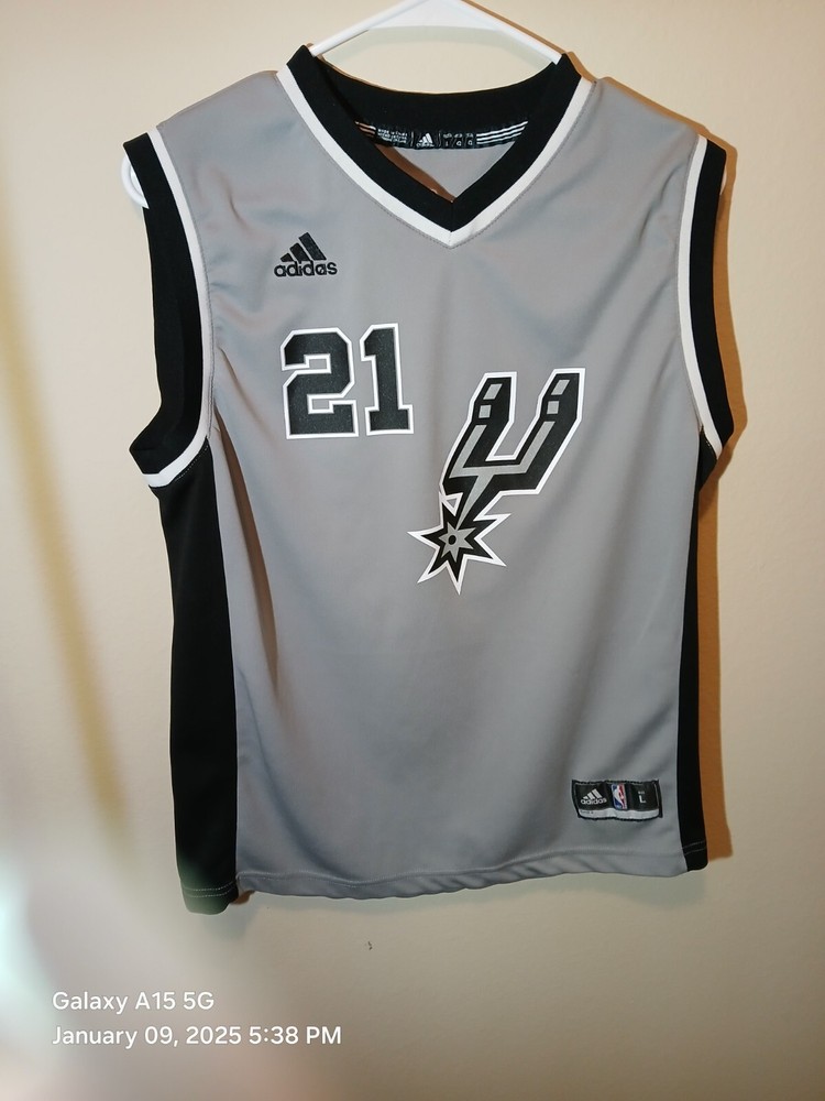 Spurs Jersey Tim Duncan NBA Adidas Youth Size Large Grey 14-16