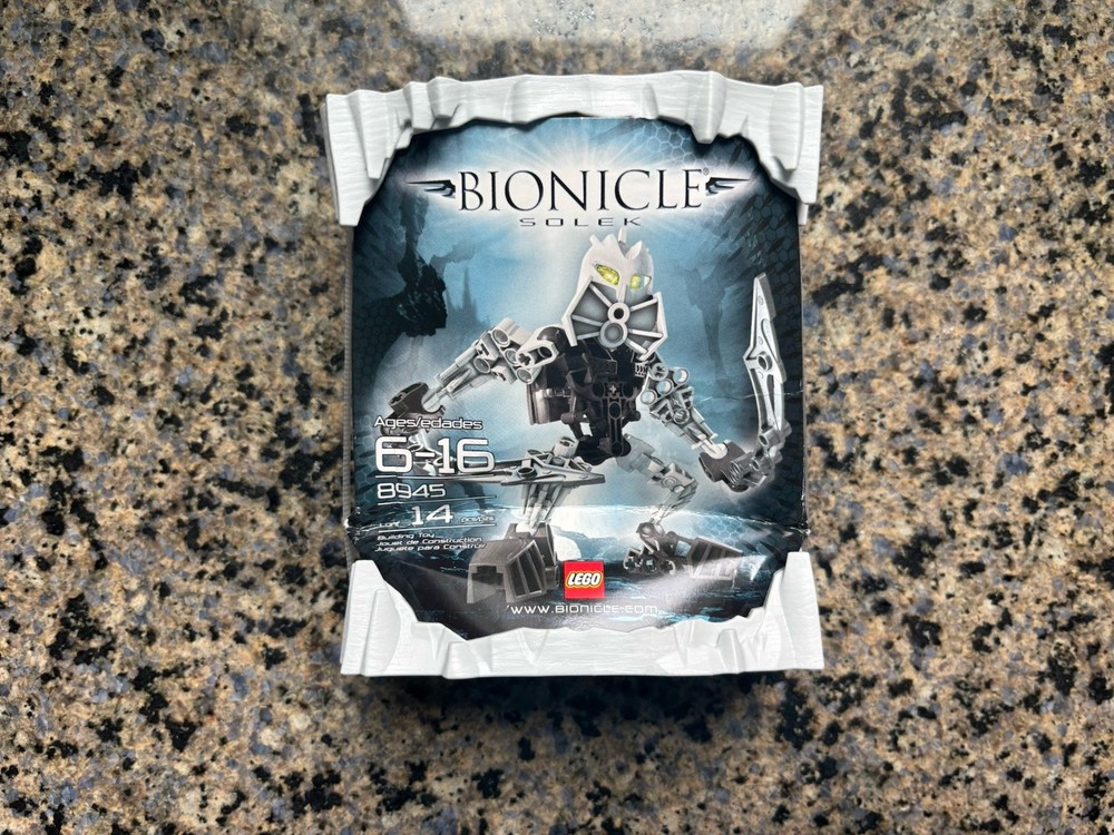 LEGO BIONICLE: Solek (8945) New Factory Sealed NIB (Box Is Bent)