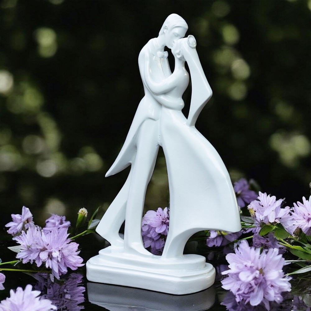 KRAFTSKALA Elegant Wedding Couple Figurine – Romantic White Resin Sculpture