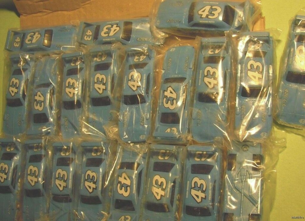 Wholesale Lot of 16 Diecast Richard Petty #43 NASCAR Cars 1:64 Scale 1979 Plymouth to 1991 Models
