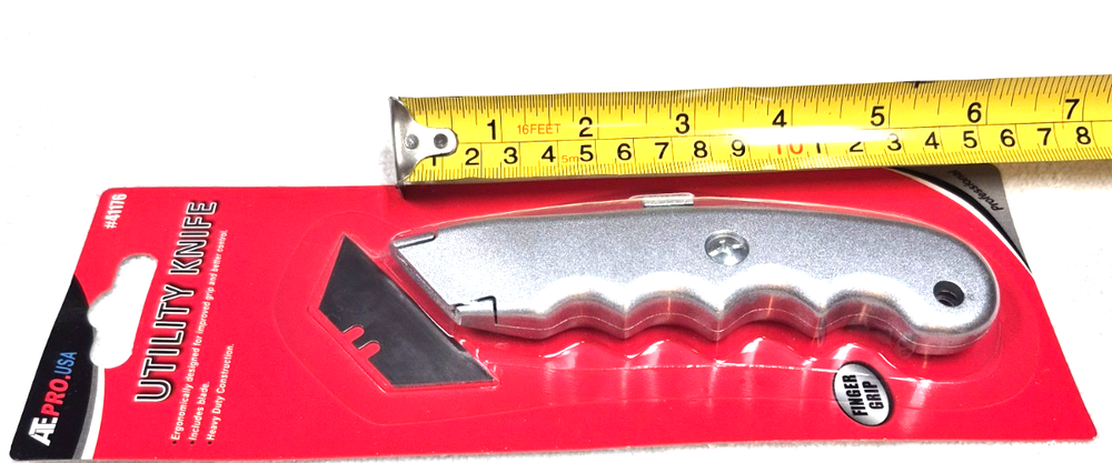 Heavy Duty 5.75in ABS Handle Utility Knife with Finger Grip Blade
