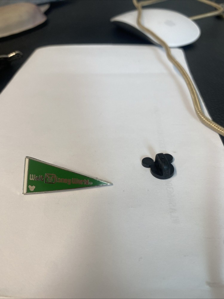 Disney Hidden Mickey Walt Disney World Pennants Pin Collection Green Trading (P)