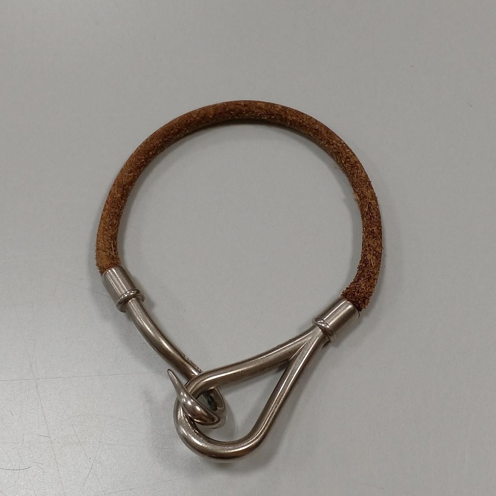 Hermes Y0702 Leather Bracelet for Women Luxury Fashion Accessory