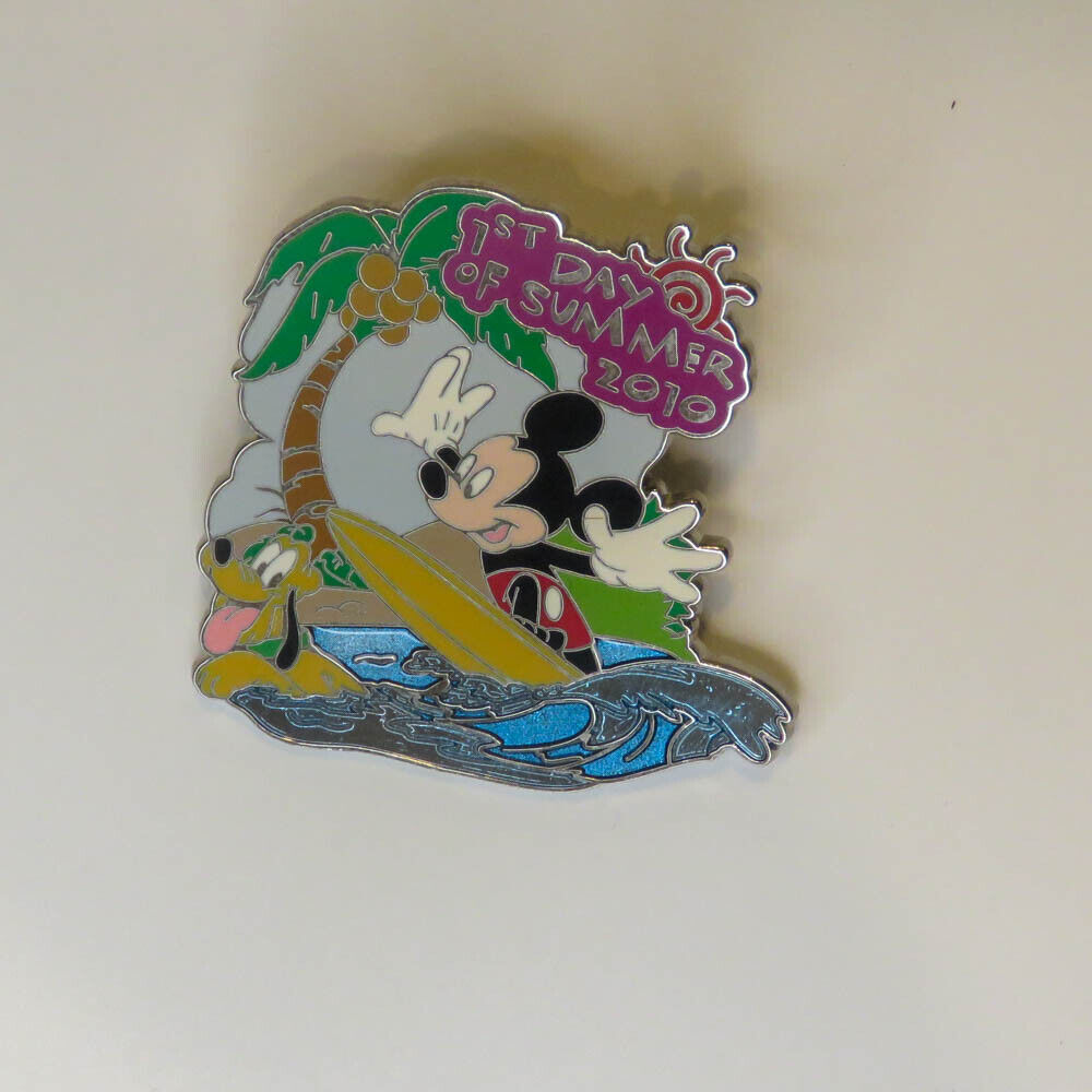 Disney First Day of Summer 2010  Mickey & Pluto Pin