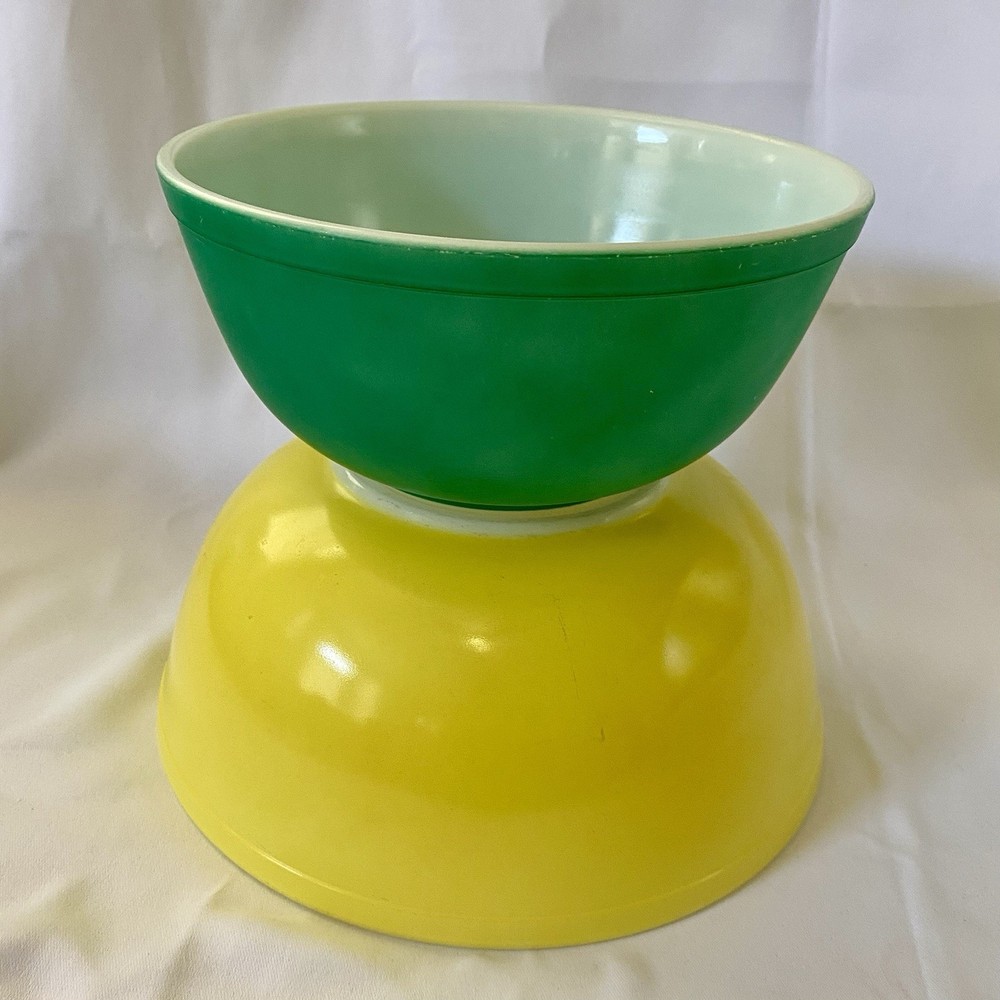 Vintage 1950s Pyrex Nesting Bowls Set 403 Green & 404 Yellow Chip-Free