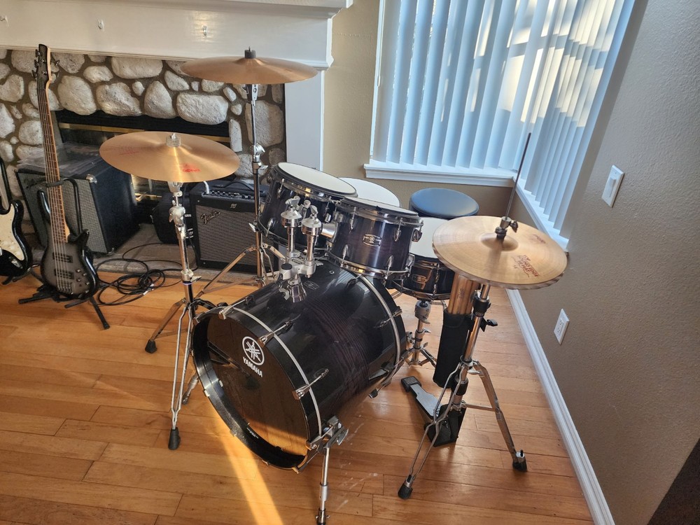 YAMAHA DRUM SET + PAISTE 2002 CYMBALS