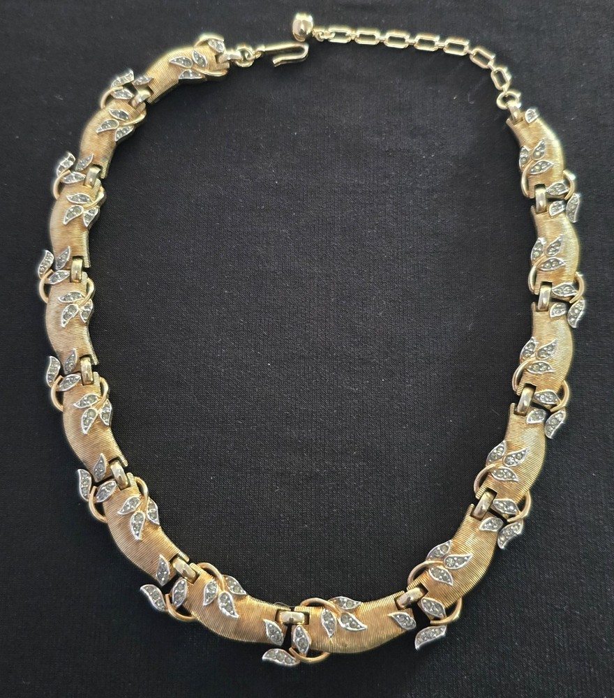 Vintage Crown TRIFARI Garden of Eden Gold Tone & Rhinestone Necklace