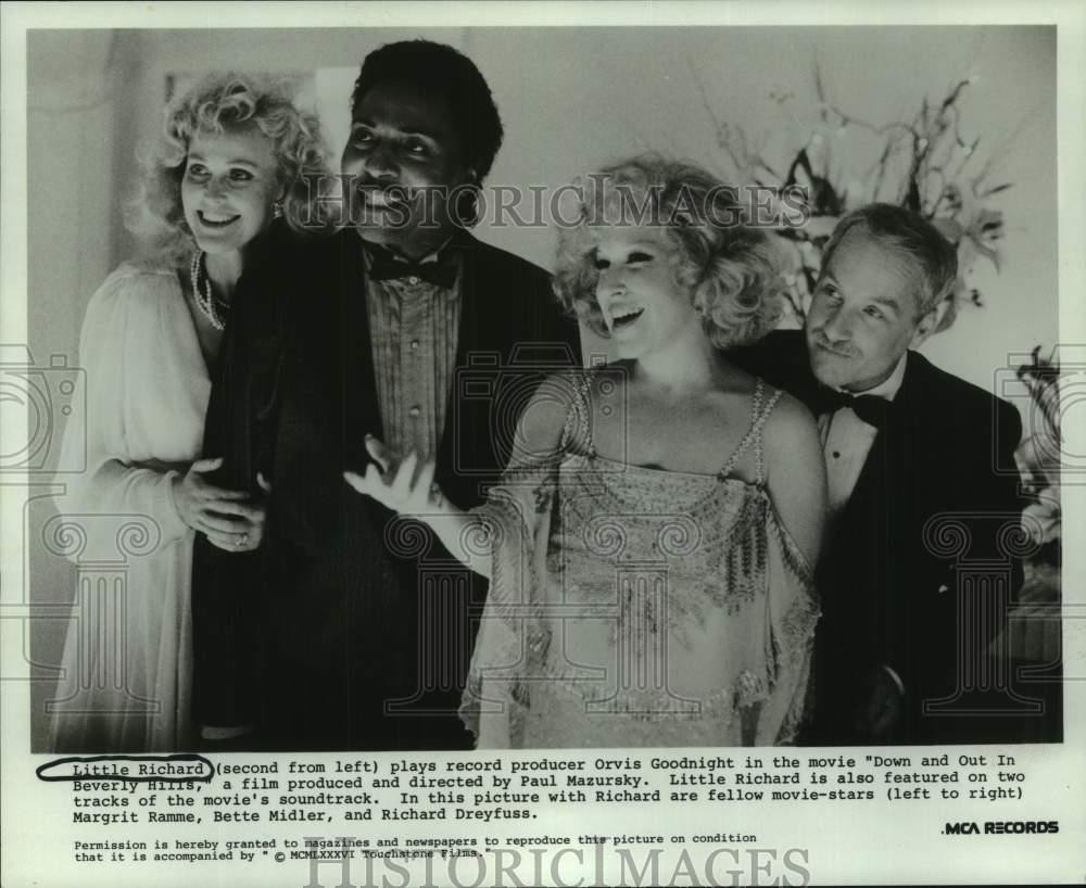 1986 Press Photo Actors in scene from 