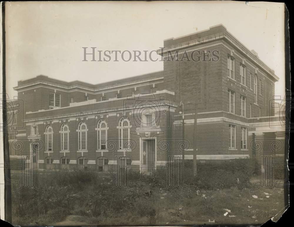 1913 Press Photo Exterior view of High School of Commerce in Boston - lra76334