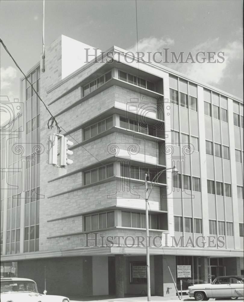 1960 Press Photo The Esso Standard Oil Company office at 299 Alhambra Circle