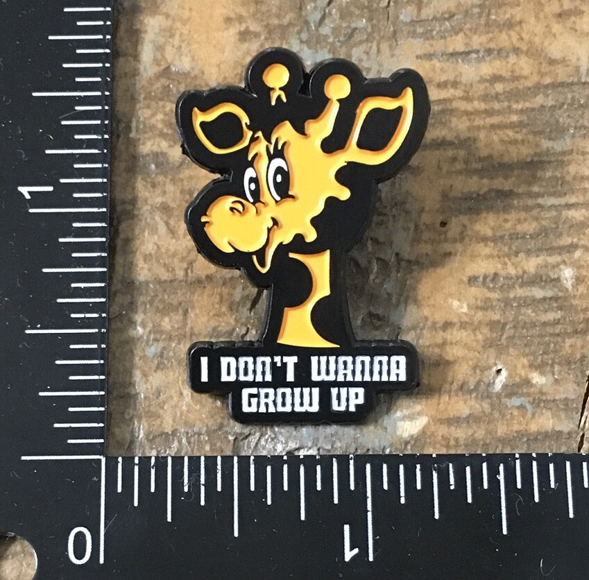 Toys R Us Geoffrey Giraffe I Don't Wanna Grow Up Metal Lapel Pin Badge