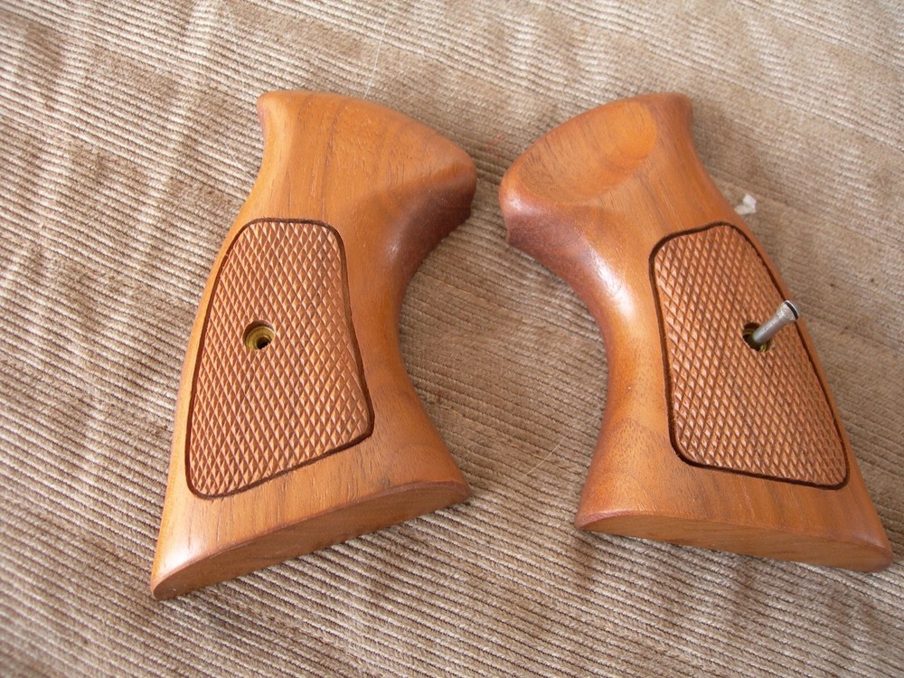 Sile Target Grips For Smith & Wesson N Frame For Square Butt Models.