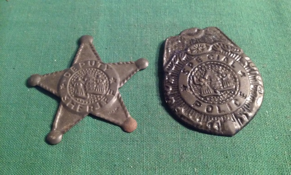 Lot 2 VINTAGE 1950's Tin Toy Western DEPUTY SHERIFF & Special Police Badge JAPAN