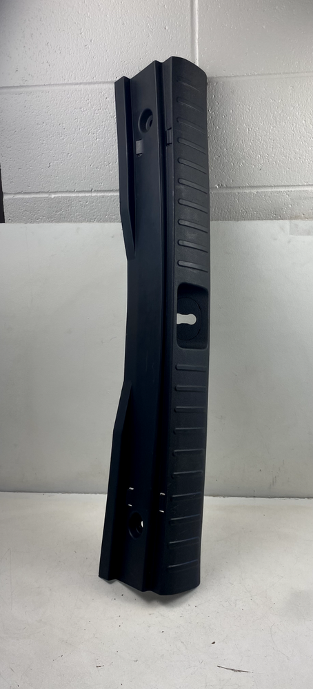 2016-2018 HYUNDAI TUCSON TRUNK SILL LATCH TRIM COVER 85770-D3000