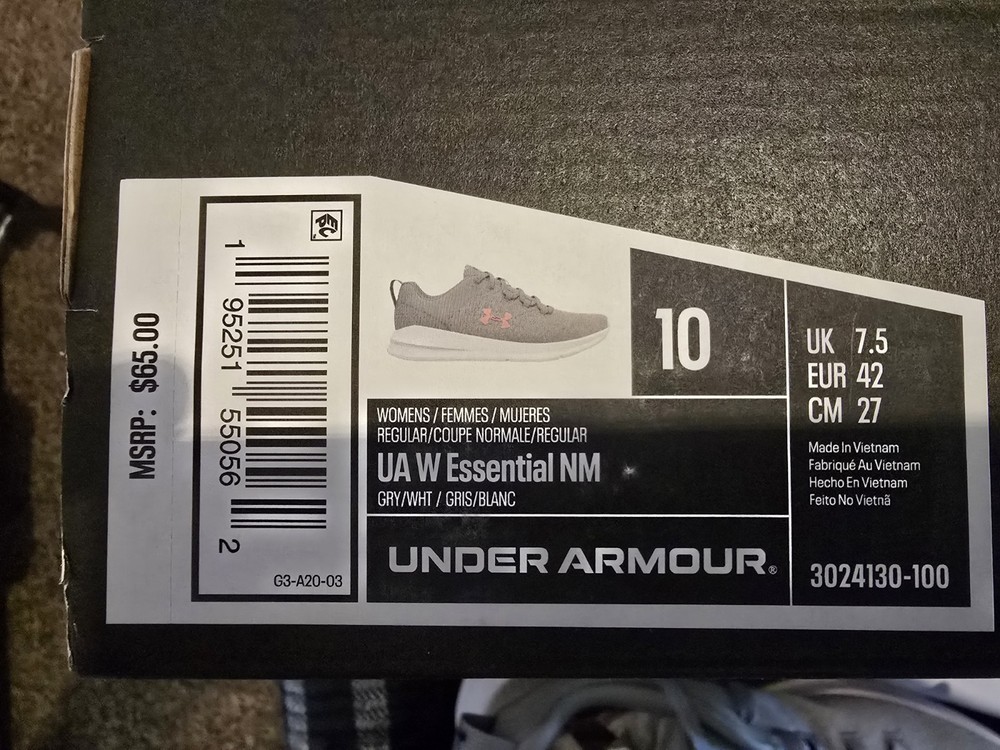 Under Armour womens running shoes size 10 brand new