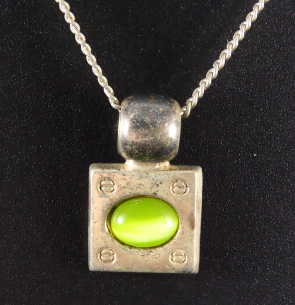 Vintage STERLING SILVER Chain Necklace GREEN CAT'S EYE CABOCHON Square Pendant
