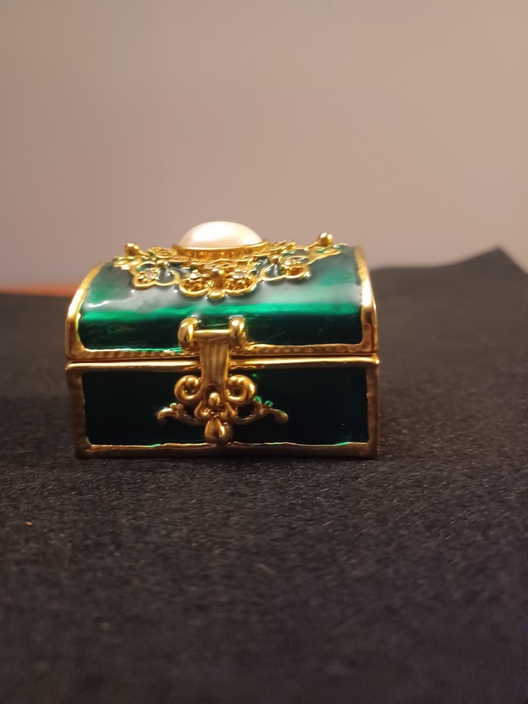 Beautiful Green Gold Tone Metal With Faux Pearl Tinket Box