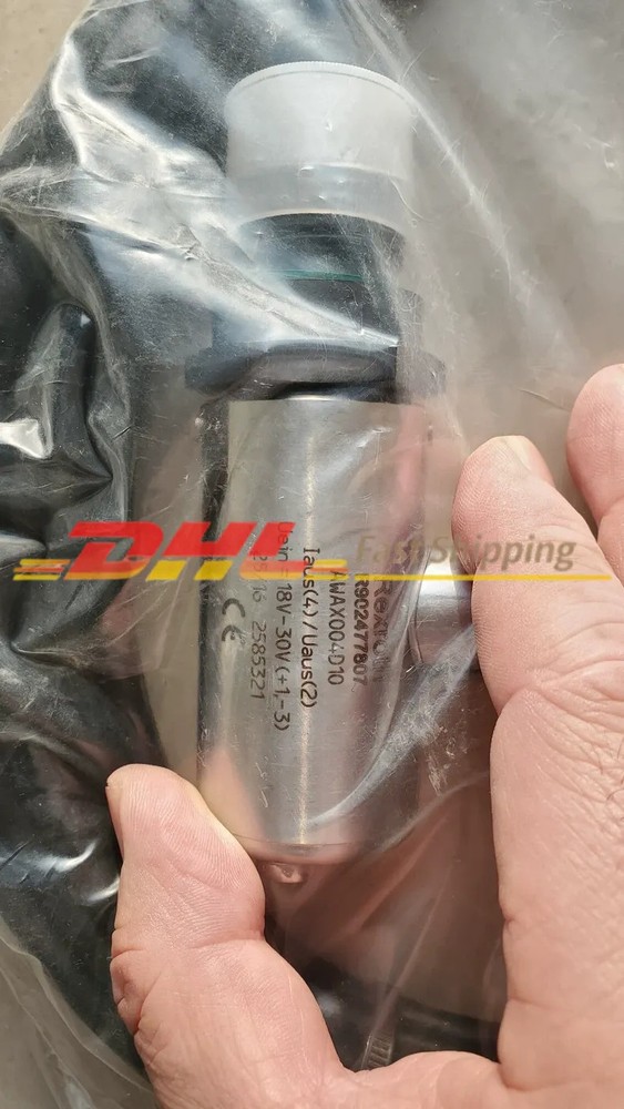 R902477807 R902477807 by DHL or UPS