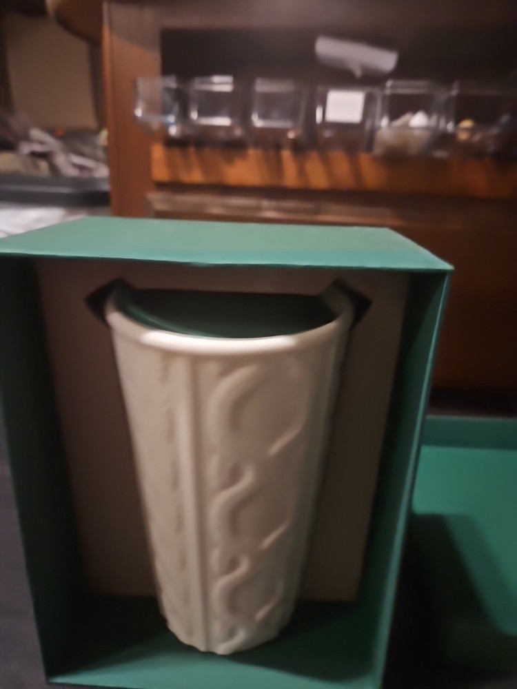 Starbucks 2016 White Cable Knit Sweater 12oz Travel Mug Tumbler w Green Lid New